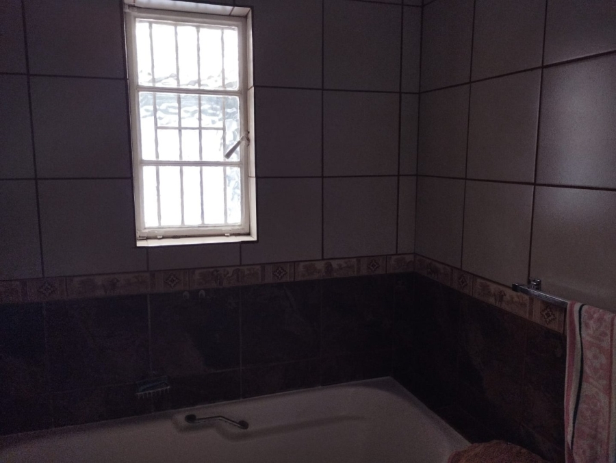 To Let 5 Bedroom Property for Rent in Waverley Free State